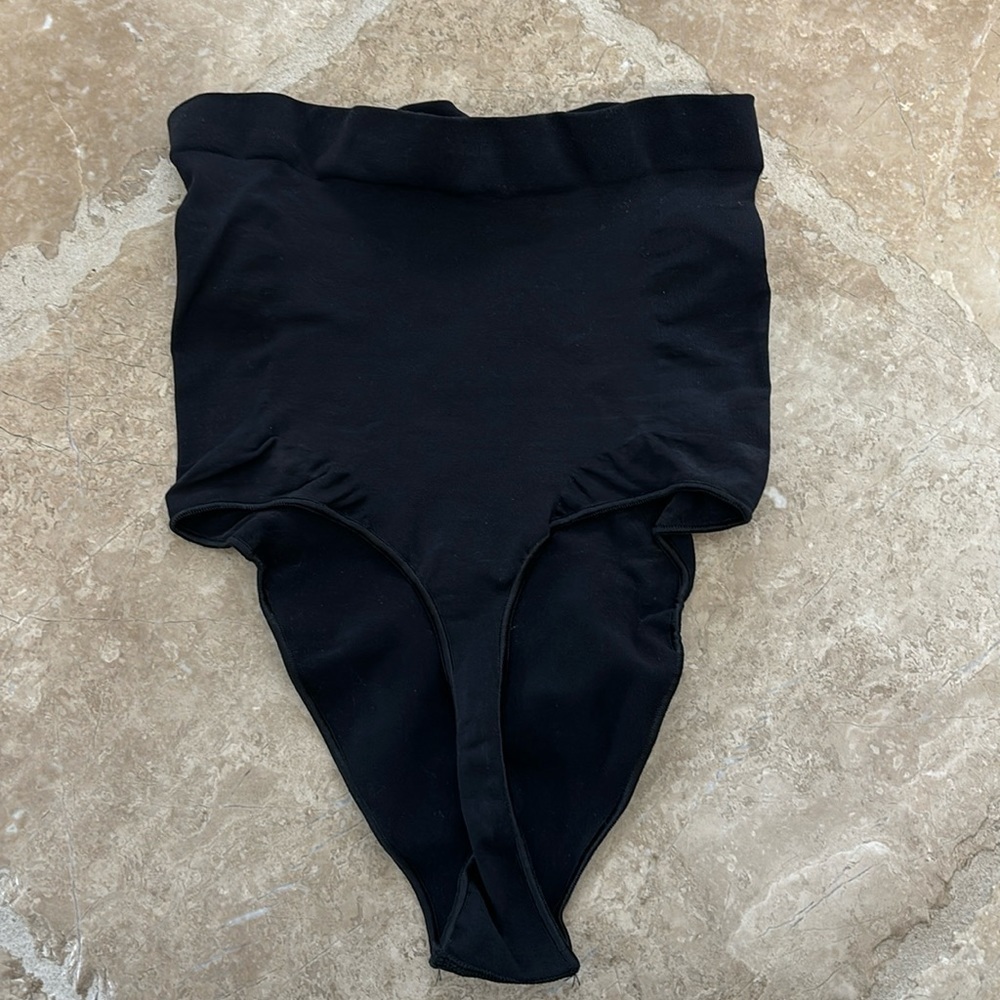 SKIMS high waisted shapewear black in small